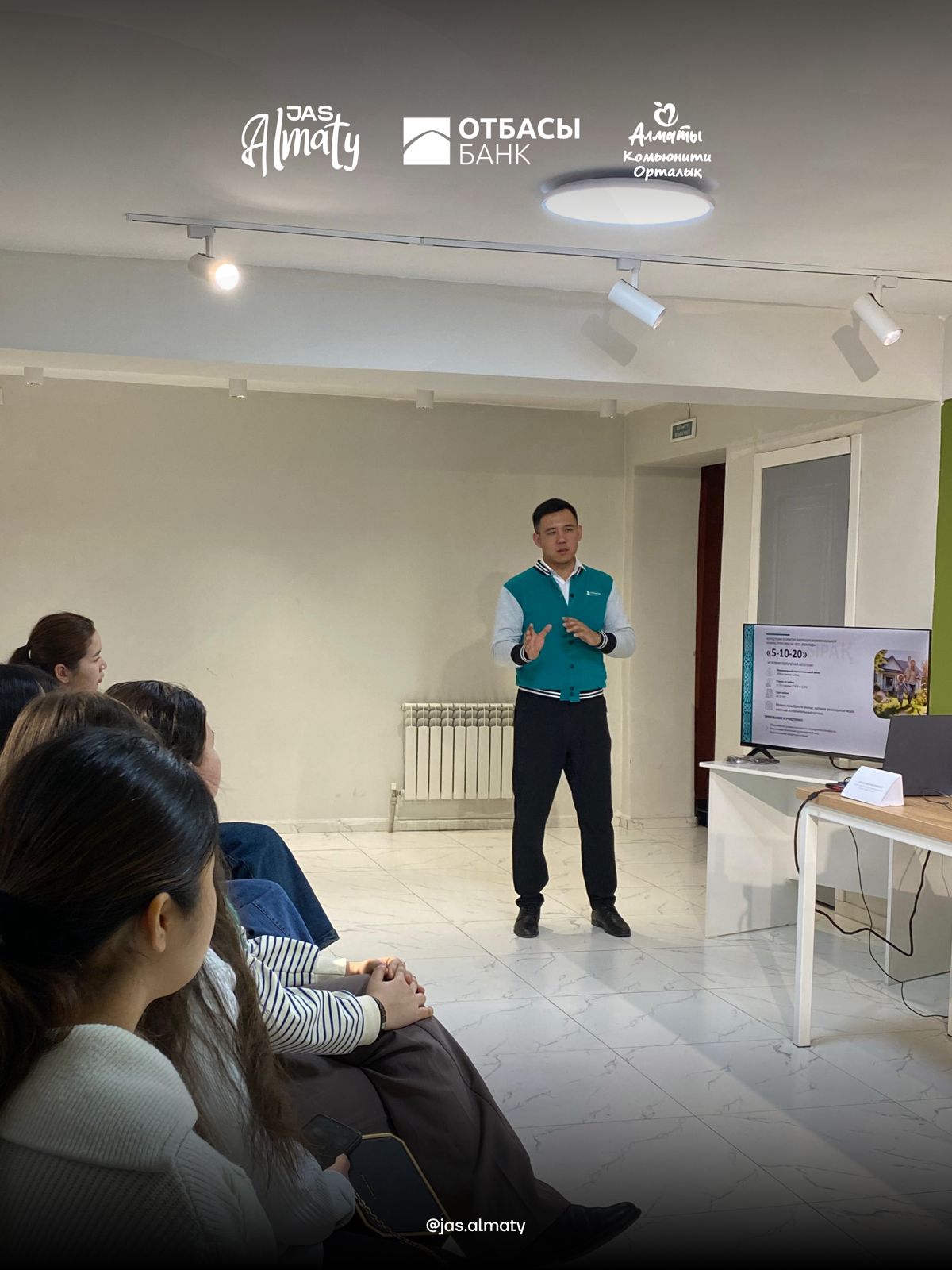 Алматы комьюнити-орталықтары Отбасы банкпен бірлесіп, жастарға арналған қаржылық кеңес беру бағдарламасын іске қосты